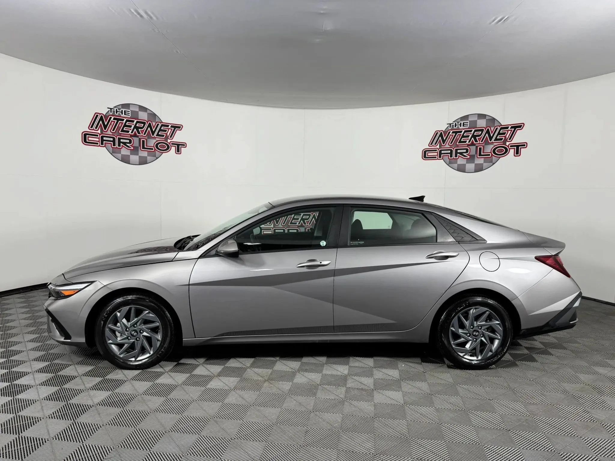 Used 2024 Hyundai Elantra SEL FWD image 4