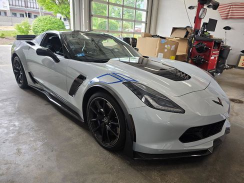 Used 2018 Chevrolet Corvette Z06 w/ Carbon 65 Edition RWD image 1