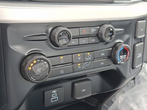 New 2025 Ford F550 4x4 Regular Cab Super Duty image 15