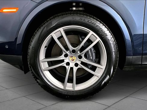 Used 2024 Porsche Cayenne image 10