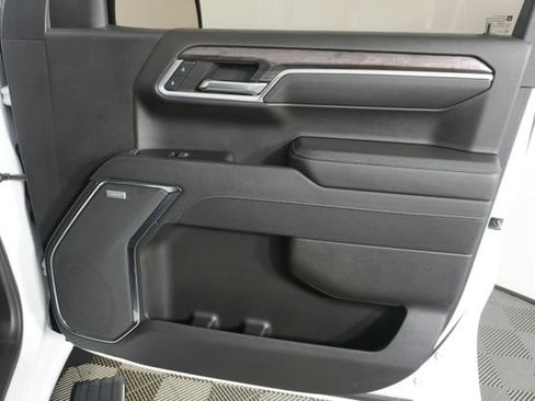 Used 2024 Chevrolet Silverado 1500 LTZ w/ Technology Package AWD/4WD image 39
