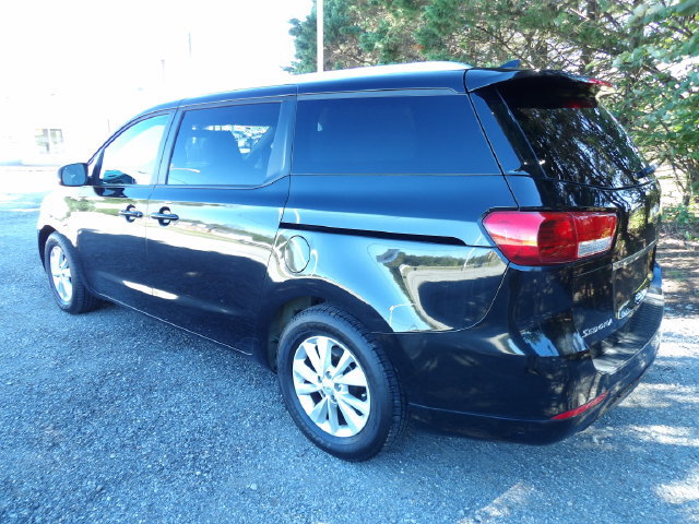 Used 2016 Kia Sedona LX w/ Option Group 020 FWD image 3