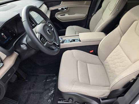 New 2025 Volvo XC90 B6 Core w/ Protection Package Premier image 20