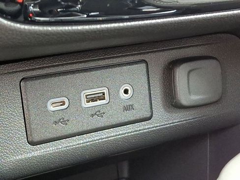 Used 2023 Buick Encore GX Select image 25