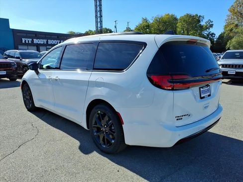 New 2026 Chrysler Pacifica Select w/ S Appearance Package image 6