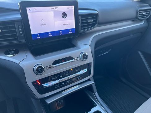 Used 2023 Ford Explorer XLT image 14