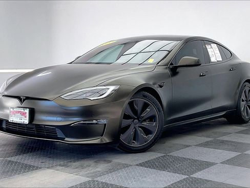 Used 2022 Tesla Model S Plaid image 12