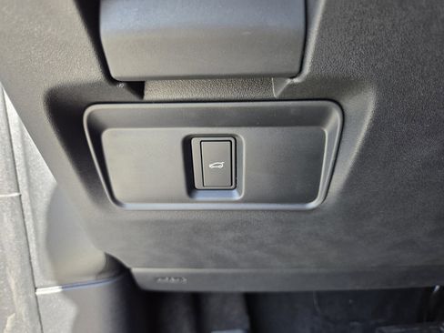 New 2025 Land Rover Discovery Sport S image 15