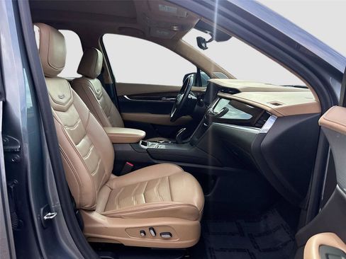 Used 2022 Cadillac XT6 Premium Luxury w/ Platinum Package image 33