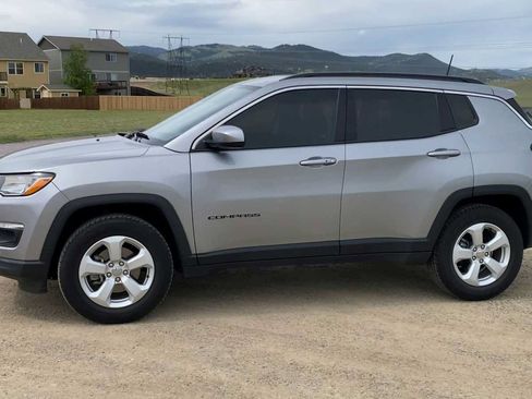 Used 2019 Jeep Compass Latitude AWD/4WD image 5