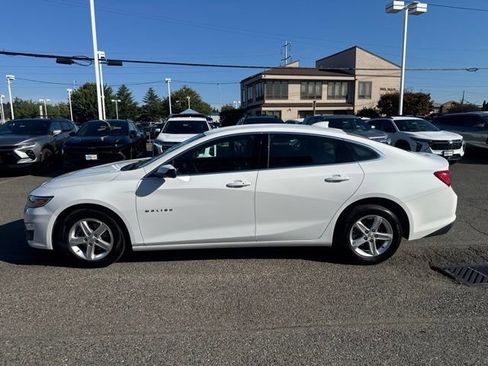 Used 2024 Chevrolet Malibu LT FWD image 2
