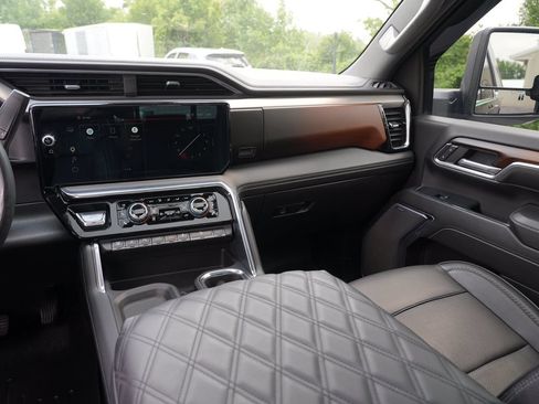 Used 2024 GMC Sierra 2500 Denali w/ Denali Reserve Package AWD/4WD image 22
