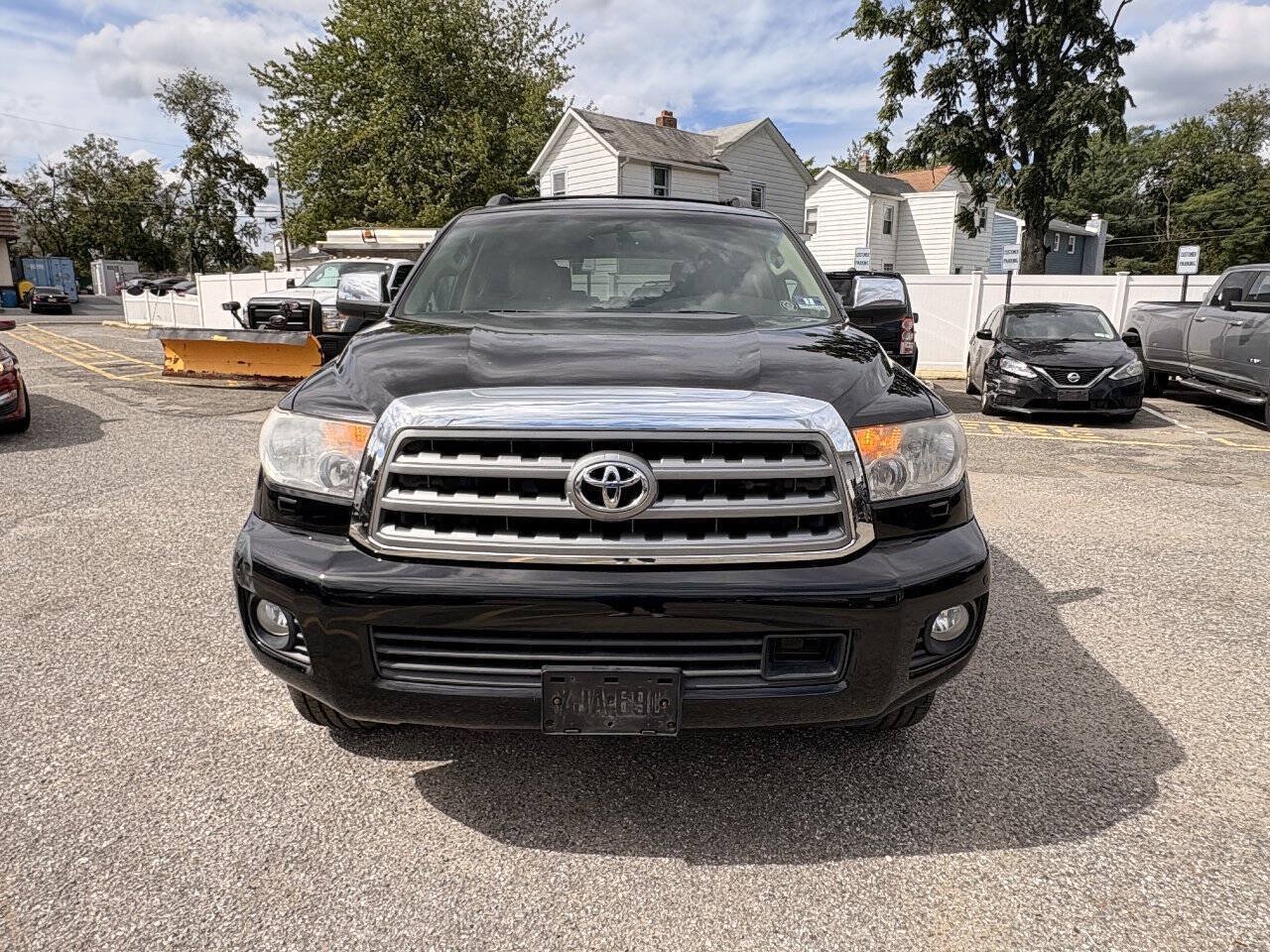 Used 2011 Toyota Sequoia Platinum AWD/4WD image 3