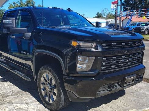 Used 2021 Chevrolet Silverado 2500 Custom w/ Custom Value Package image 3
