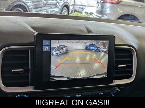 Used 2024 Hyundai Venue SEL image 32