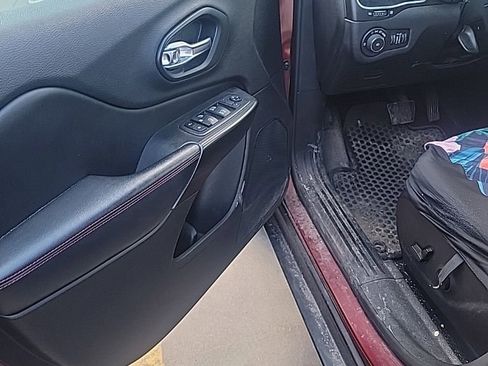 Used 2019 Jeep Cherokee Trailhawk w/ Cold Weather Group image 5