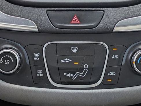Used 2020 Chevrolet Equinox LS w/ LS Convenience Package FWD image 12