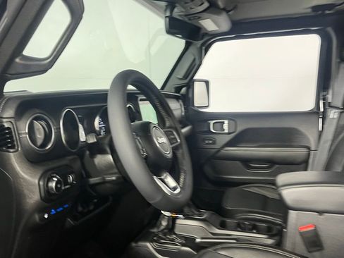 Used 2023 Jeep Wrangler Unlimited Sahara w/ Cold Weather Group image 19