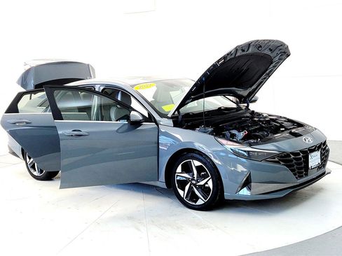 Used 2022 Hyundai Elantra Limited image 12