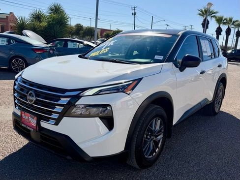 Used 2025 Nissan Rogue S FWD image 3
