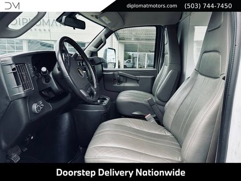 Used 2021 Chevrolet Express 4500 Extended w/ Power Convenience Package RWD image 18