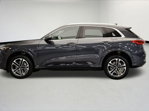 Certified 2025 Audi Q5 Premium w/ Convenience Package AWD/4WD image 2