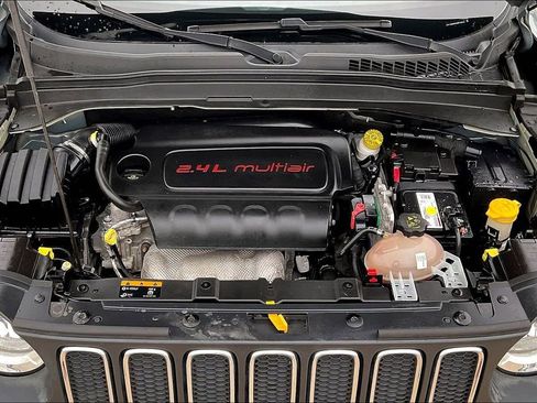 Used 2017 Jeep Renegade Latitude w/ Cold Weather Group AWD/4WD image 10