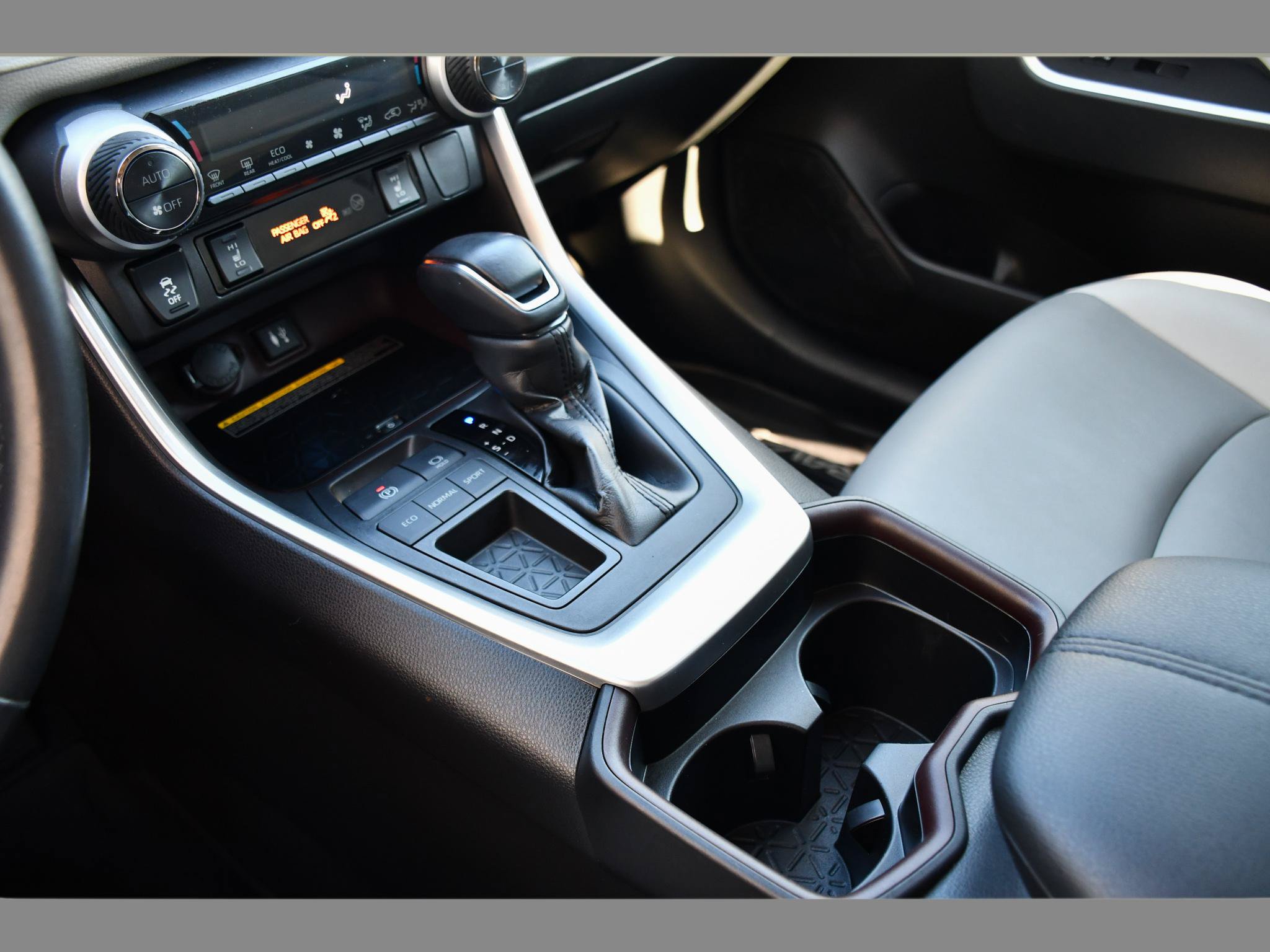 Used 2019 Toyota RAV4 Limited w/ Advanced Technology Package FWD image 30