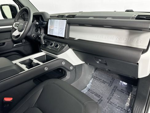 Used 2025 Land Rover Defender 110 S image 27