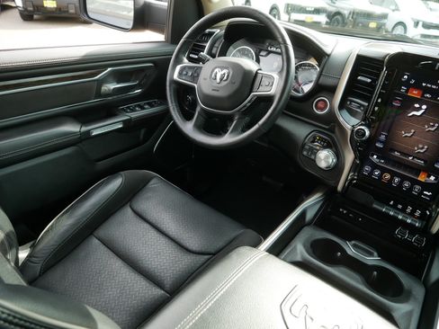 Used 2019 RAM 1500 Laramie AWD/4WD image 9