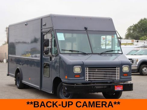 Used 2019 Ford E-450 and Econoline 450 Super Duty RWD image 2