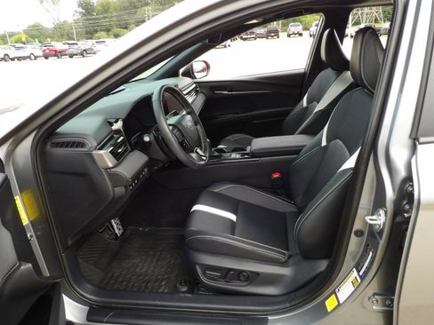 Used 2025 Toyota Camry SE w/ Convenience Package image 12