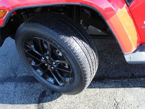 Used 2022 Jeep Wrangler Unlimited Sahara w/ Cold Weather Group image 16