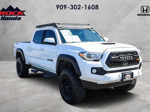 Used 2020 Toyota Tacoma TRD Sport w/ Technology Package AWD/4WD image 3