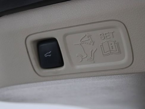 Used 2018 Lincoln Navigator Select RWD image 17