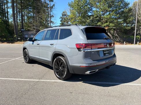 Used 2025 Volkswagen Atlas SE FWD image 7