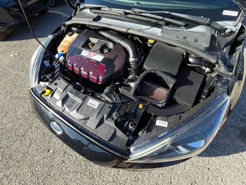 Used 2016 Ford Focus ST w/ Equipment Group 402A image 4