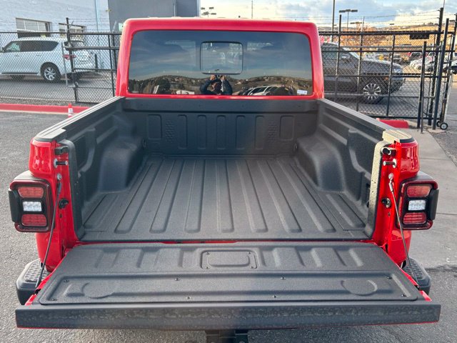 New 2026 Jeep Gladiator Mojave w/ Technology Group AWD/4WD image 23
