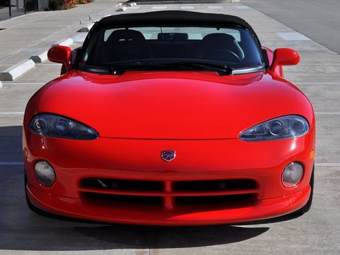 Used 1994 Dodge Viper RT/10 image 2