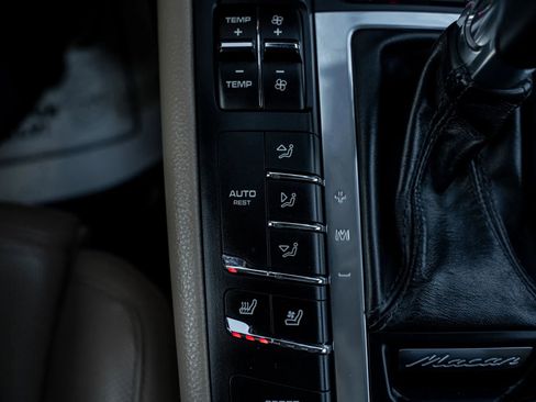 Used 2019 Porsche Macan Sport Edition image 35