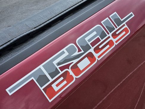 Used 2024 Chevrolet Silverado 1500 LT Trail Boss w/ LT Trail Boss Premium Package image 16
