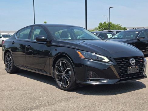 Used 2023 Nissan Altima 2.5 SR FWD image 5