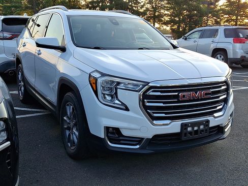 Used 2022 GMC Terrain SLT w/ Infotainment Package II AWD/4WD image 5