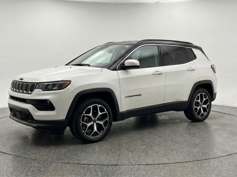 Used 2025 Jeep Compass Limited AWD/4WD image 3