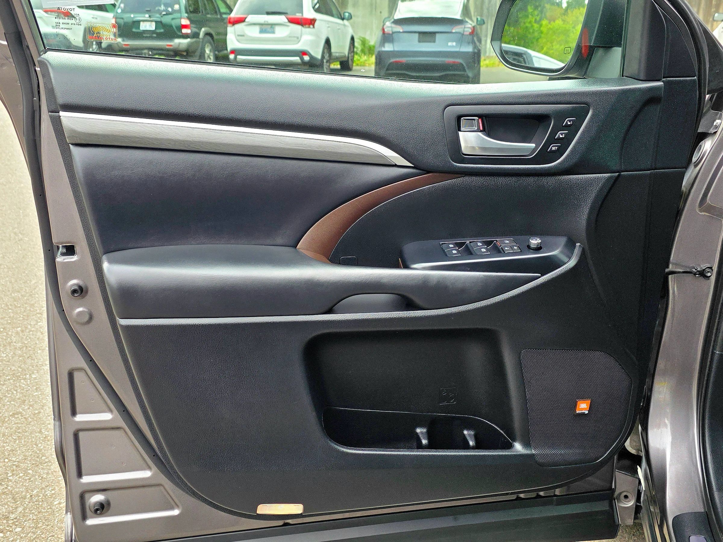 Used 2019 Toyota Highlander Limited AWD/4WD image 43