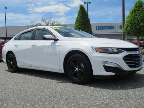 Used 2024 Chevrolet Malibu LS FWD image 1