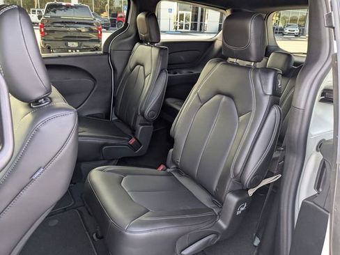 New 2026 Chrysler Pacifica Select FWD image 14