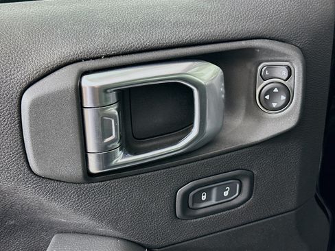 Used 2023 Jeep Wrangler Unlimited Sahara w/ Safety Group AWD/4WD image 15