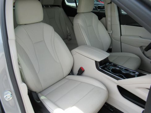 Used 2023 Buick Envision Essence AWD/4WD image 9