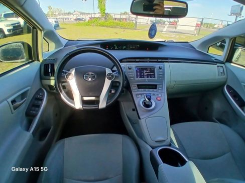 Used 2015 Toyota Prius Four image 25